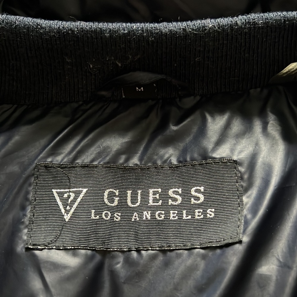 Guess puffer women’s jacket. - Picture 3 of 7